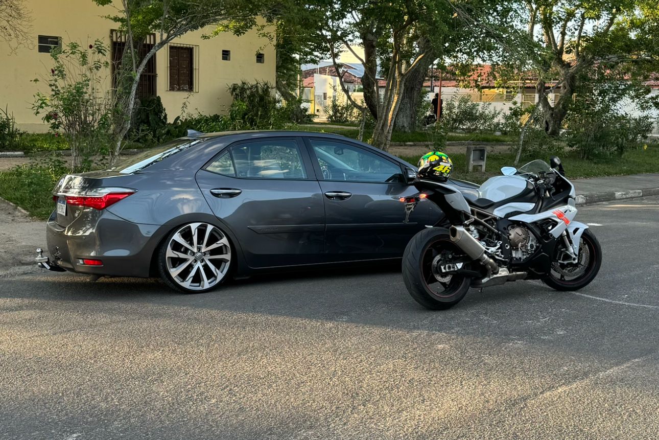 S1000RR OU COROLLA XEI