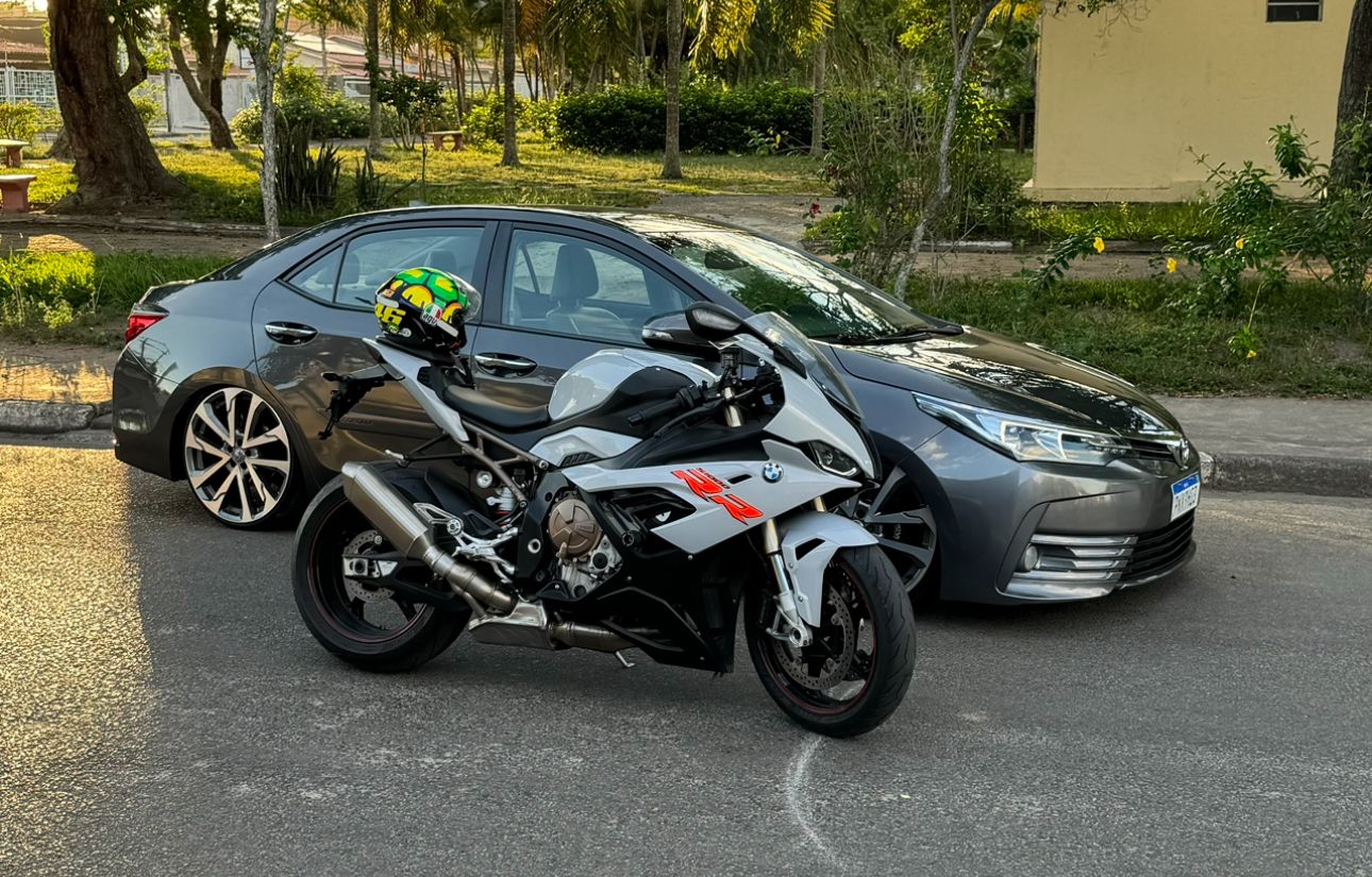 S1000RR OU COROLLA XEI