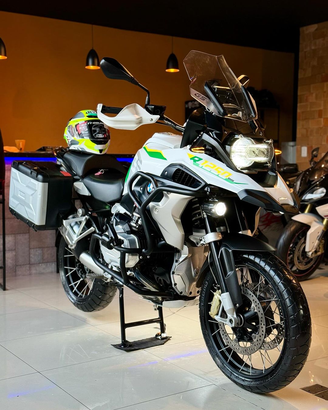 BMW R 1250 GS + 6 MOTOS NOS PREMIADOS