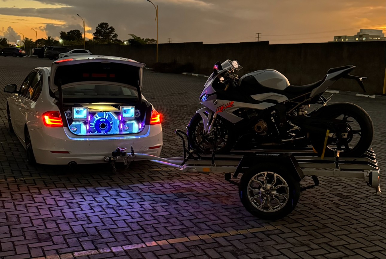 BMW 320i + S1000RR + CARRETINHA 