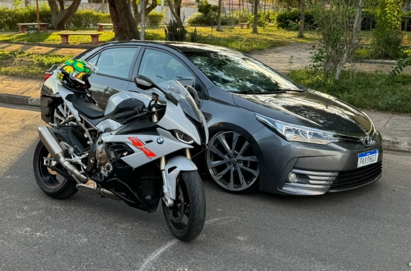 S1000RR OU COROLLA XEI