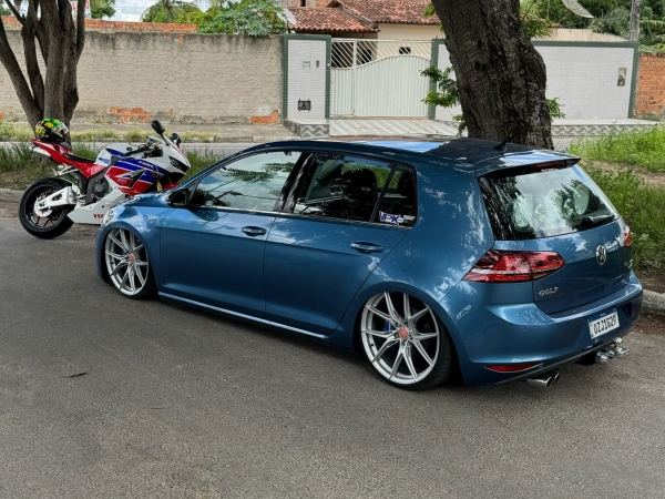 GOLF + CBR 600rr DE BRINDE